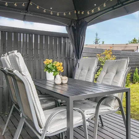 Ferienhaus V *